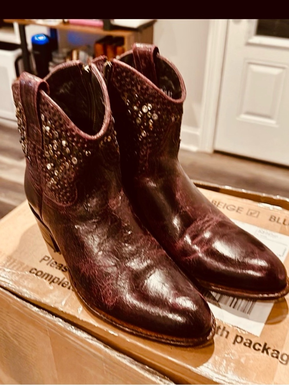 Frye Deborah Western Cowgirl Leather Stud Brown Zip distressed Booties Size 9 🤠